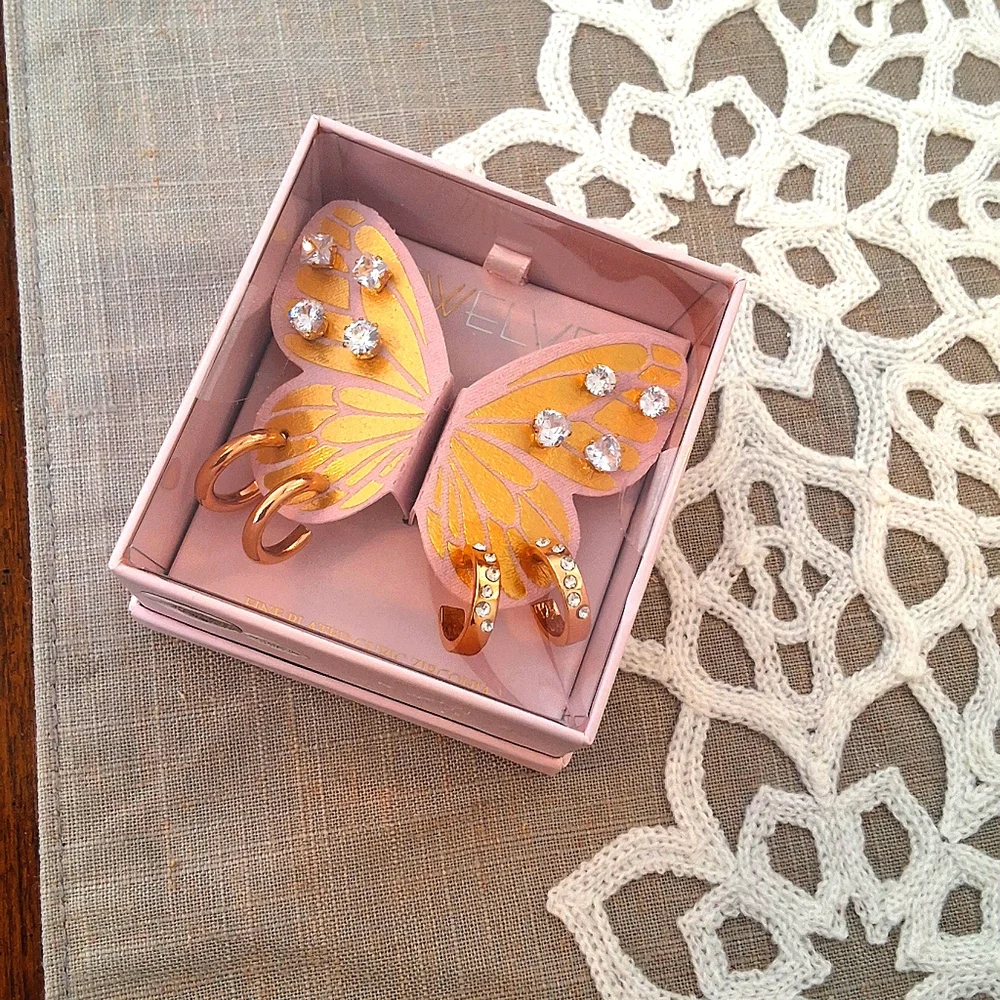 NEW Gold & Cubic Zirconia Earring Set - Picture 3 of 4